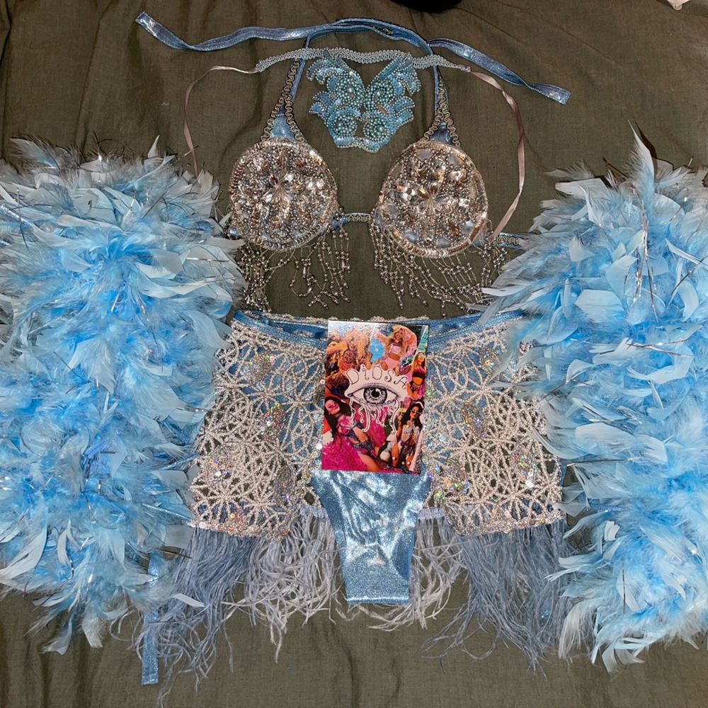 Elegant Silver and Blue Beaded Diosa Festival Set